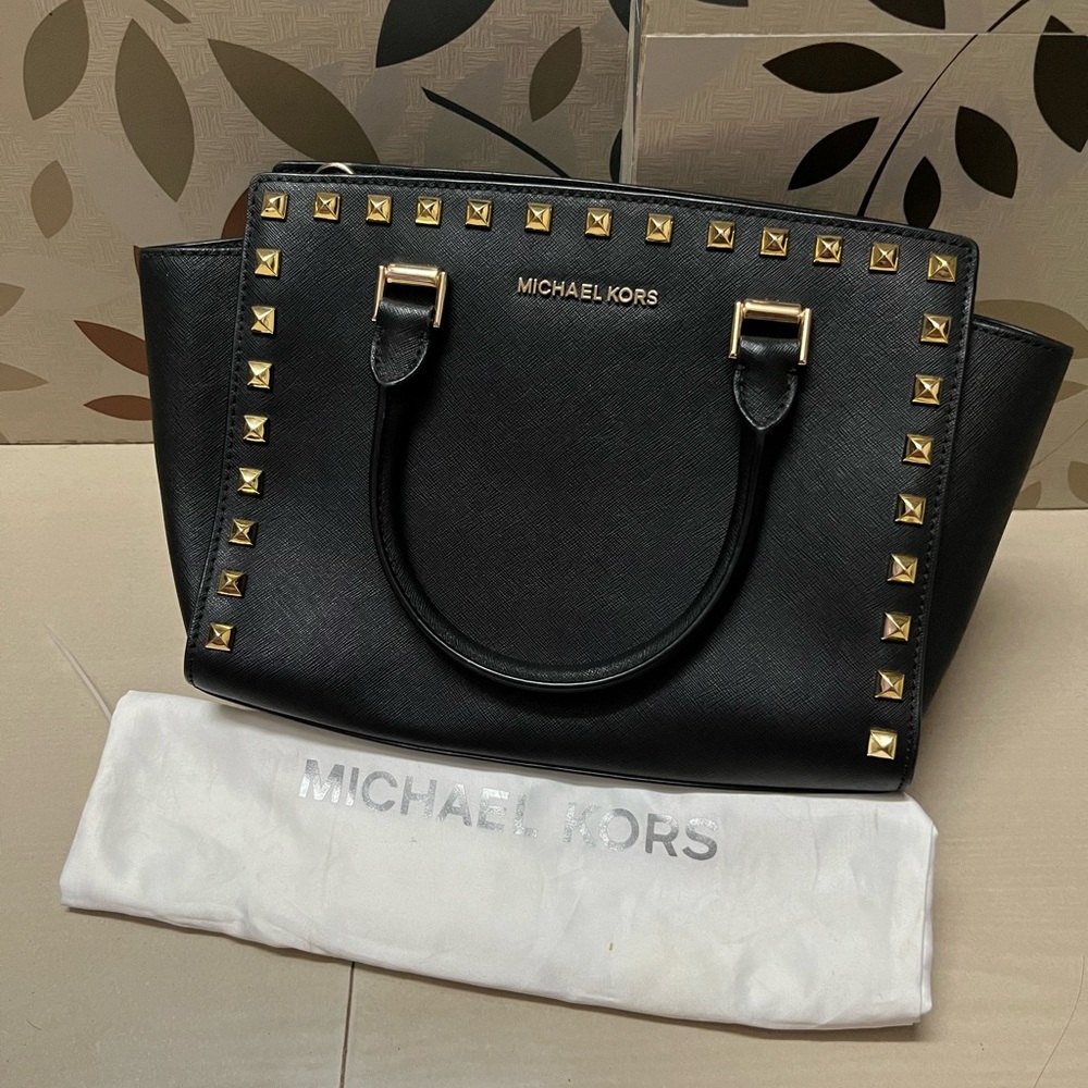 Authentic studded Mk in new without tag condition - Picture 4 of 11